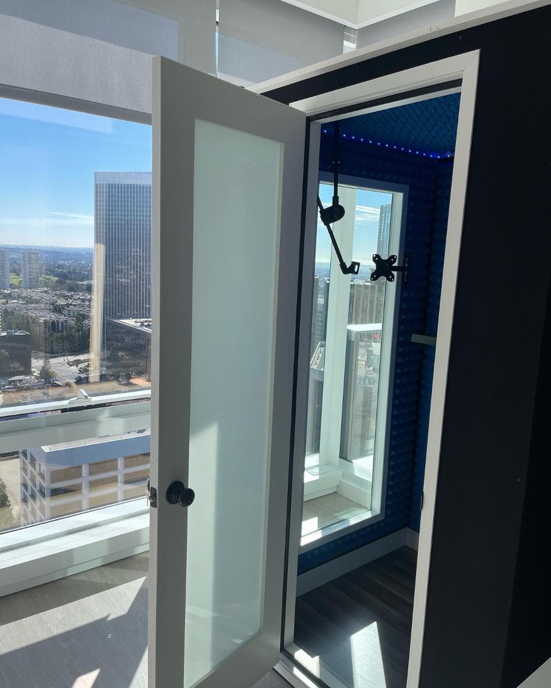 Project Discover Superior Soundproofing in Hollywood with Our Pro Audio Booth image